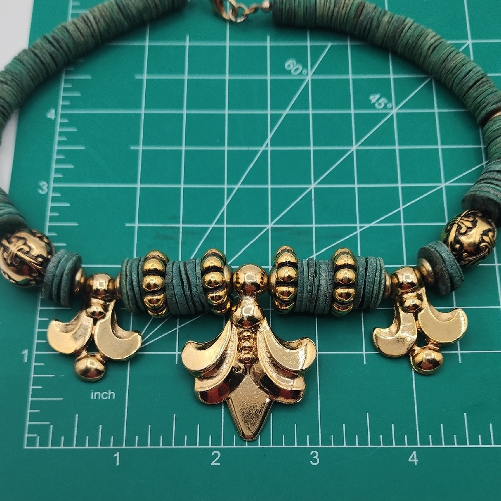 1990s Vintage Carol Dauplaise Fleur de Lis, Green, Gold Plate Statement Necklace - Picture 5 of 12